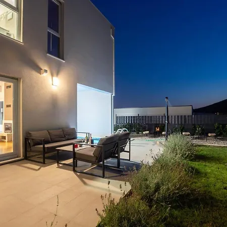 Dorso With Heated Pool Villa Klis