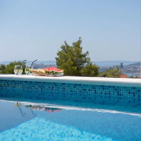 Dorso With Heated Pool Willa Klis