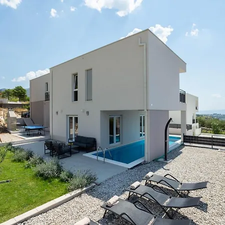 Dorso With Heated Pool Villa