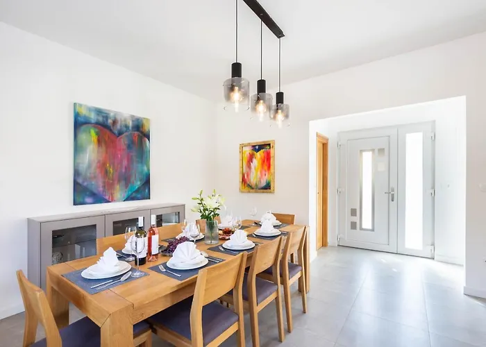 Villa Dorso With Heated Pool Klis