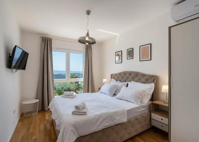 Villa Dorso With Heated Pool Klis