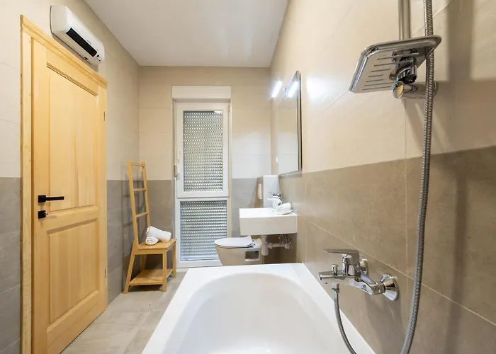 Villa Dorso With Heated Pool