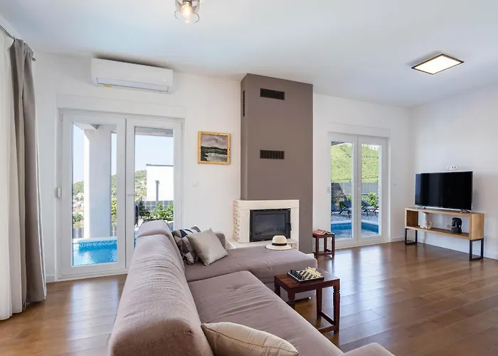 Dorso With Heated Pool Villa Klis