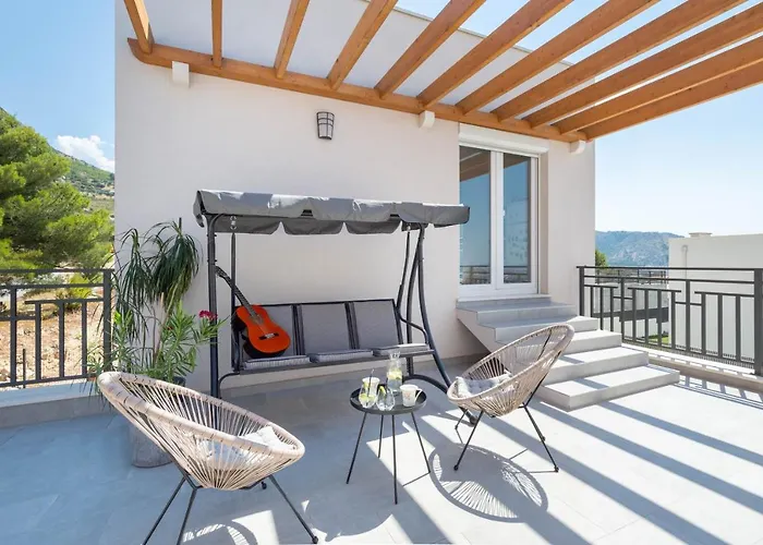 Villa Dorso With Heated Pool *