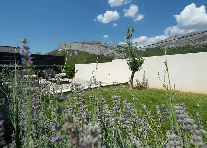 Villa Dorso With Heated Pool Klis