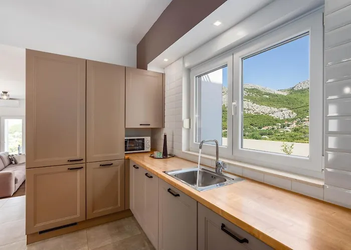 Villa Dorso With Heated Pool Klis