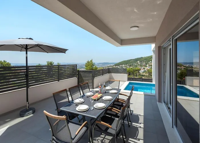 Villa Dorso With Heated Pool Klis