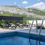 Dorso With Heated Pool Villa *