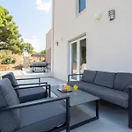 Dorso With Heated Pool Vila