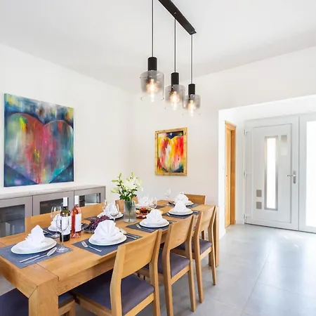 Villa Dorso With Heated Pool Klis