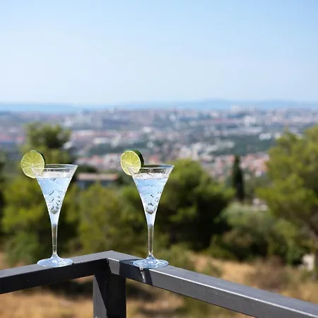 Villa Dorso With Heated Pool