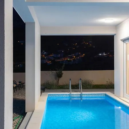 Dorso With Heated Pool Villa Klis