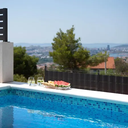 Villa Dorso With Heated Pool *
