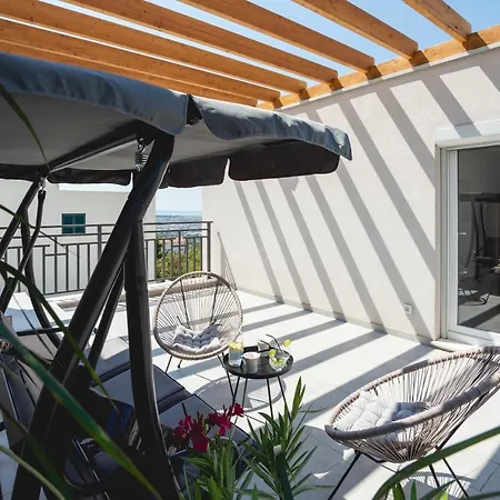 Villa Dorso With Heated Pool Klis