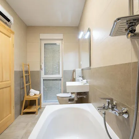 Villa Dorso With Heated Pool
