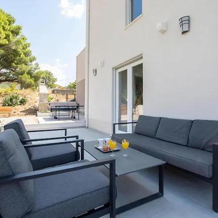 Dorso With Heated Pool Vila