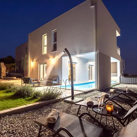 Dorso With Heated Pool Villa Klis