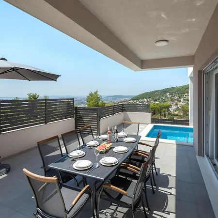 Villa Dorso With Heated Pool Klis