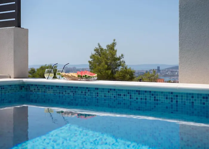 Dorso With Heated Pool Vila Klis