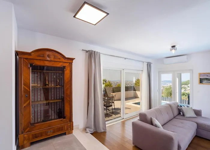 Dorso With Heated Pool Vila